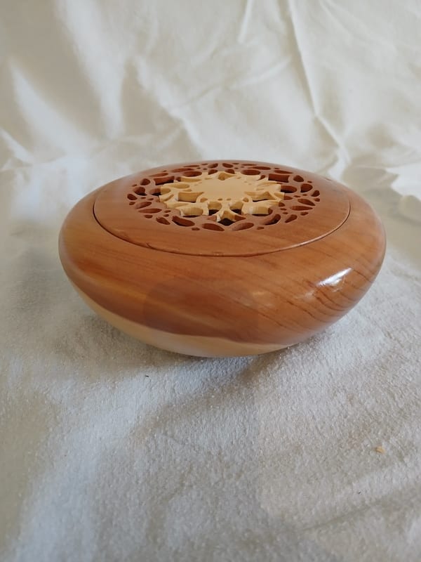 Potpourri lidded bowl by Peter Gerring